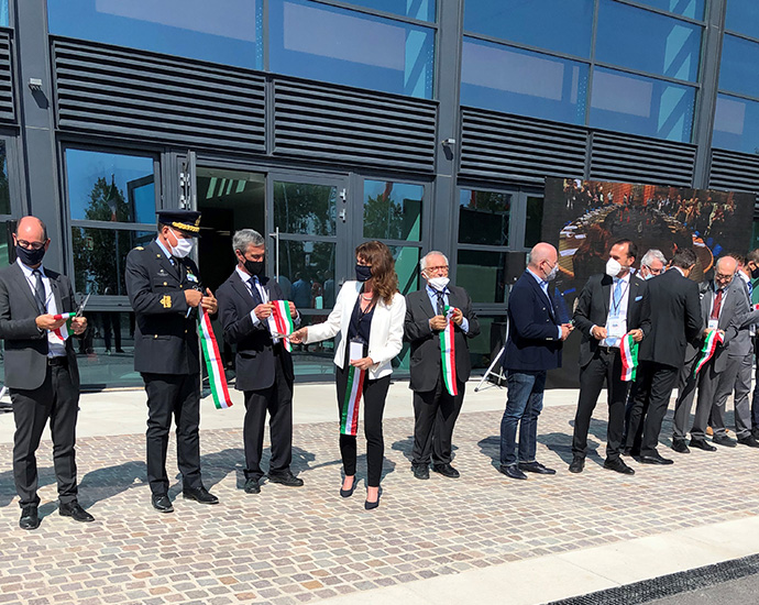 Ribbon cutting at ECMWF data centre, Bologna 